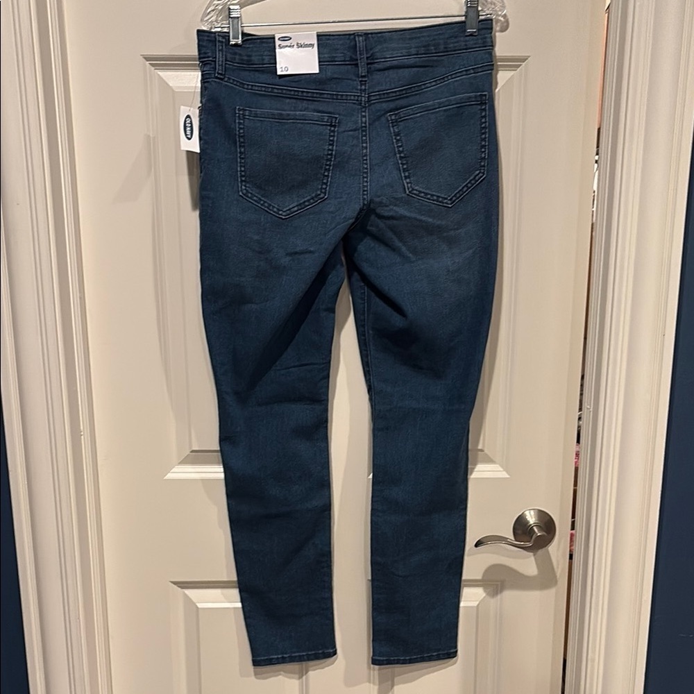Old Navy Women’s Blue Jeans - new with tags - Picture 2 of 3